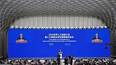 Çin Devlet Başkanı Şi Cinping, 17 Temmuz 2026 Cuma günü Şanghay'da düzenlenen Dünya Yapay Zeka Konferansı'nın açılış töreninde konuşuyor.