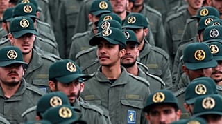 في هذه الصورة المؤرشفة بتاريخ 11 فبراير/شباط 2019، عناصر من الحرس الثوري الإيراني يشاركون في احتفال بالذكرى الأربعين للثورة الإسلامية في ميدان آزادي (الحرية) بطهران. 