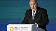 يلقي الرئيس الجزائري عبد المجيد تبون كلمة في جلسة عامة للمنتدى الاقتصادي الدولي في سانت بطرسبرغ في سانت بطرسبرغ، روسيا