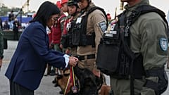 Delcy Rodríguez condecorando a 28 unidades caninas de rescate, Venezuela, 18 de julio de 2026.