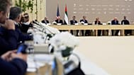 يشارك الرئيس الأمريكي دونالد ترامب وولي عهد أبوظبي خالد بن محمد بن زايد آل نهيان في مائدة مستديرة للأعمال في قصر الوطن، يوم الجمعة 16 مايو 2025