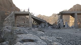  جسر دُمّر إثر غارة جوية في محافظة هرمزكان، جنوب إيران، السبت 18 يوليو/تموز 2026.
