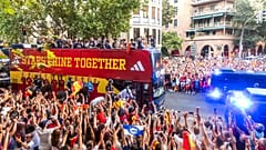 Θριαμβευτική υποδοχή της εθνικής Ισπανίας στη Μαδρίτη μετά την κατάκτηση του Μουντιάλ