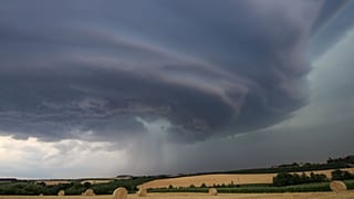 Gewitterwolken über Winnenden bei Stuttgart in Deutschland