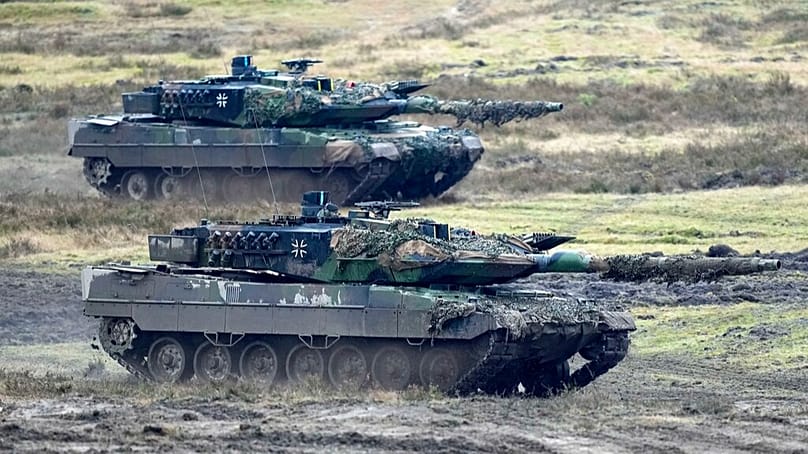 Leopard harckocsik támadásban