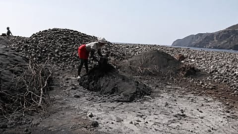 Cabo Verde: Illegale Gewinnung von schwarzem Sand auf der Insel Santiago