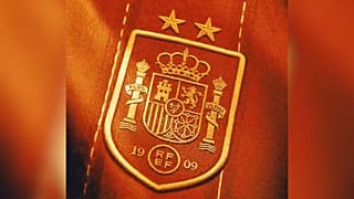 Imagen de las dos estrellas referencia a los dos mundiales conseguidos por la selección española de fútbol, La Roja.