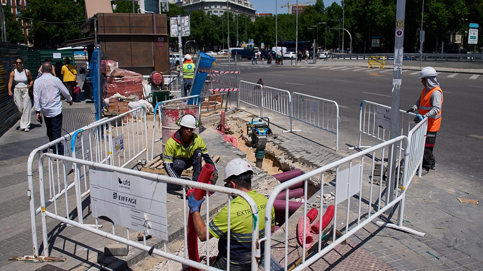 Construction workers work on a street during a hot day in Madrid, Spain, 27 May 2026