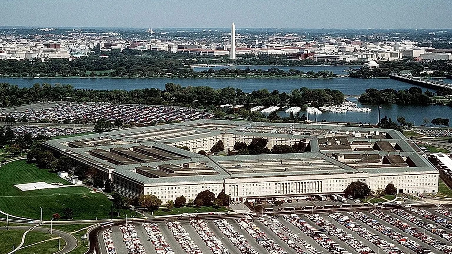 Pentagon kompleksi / Arşiv