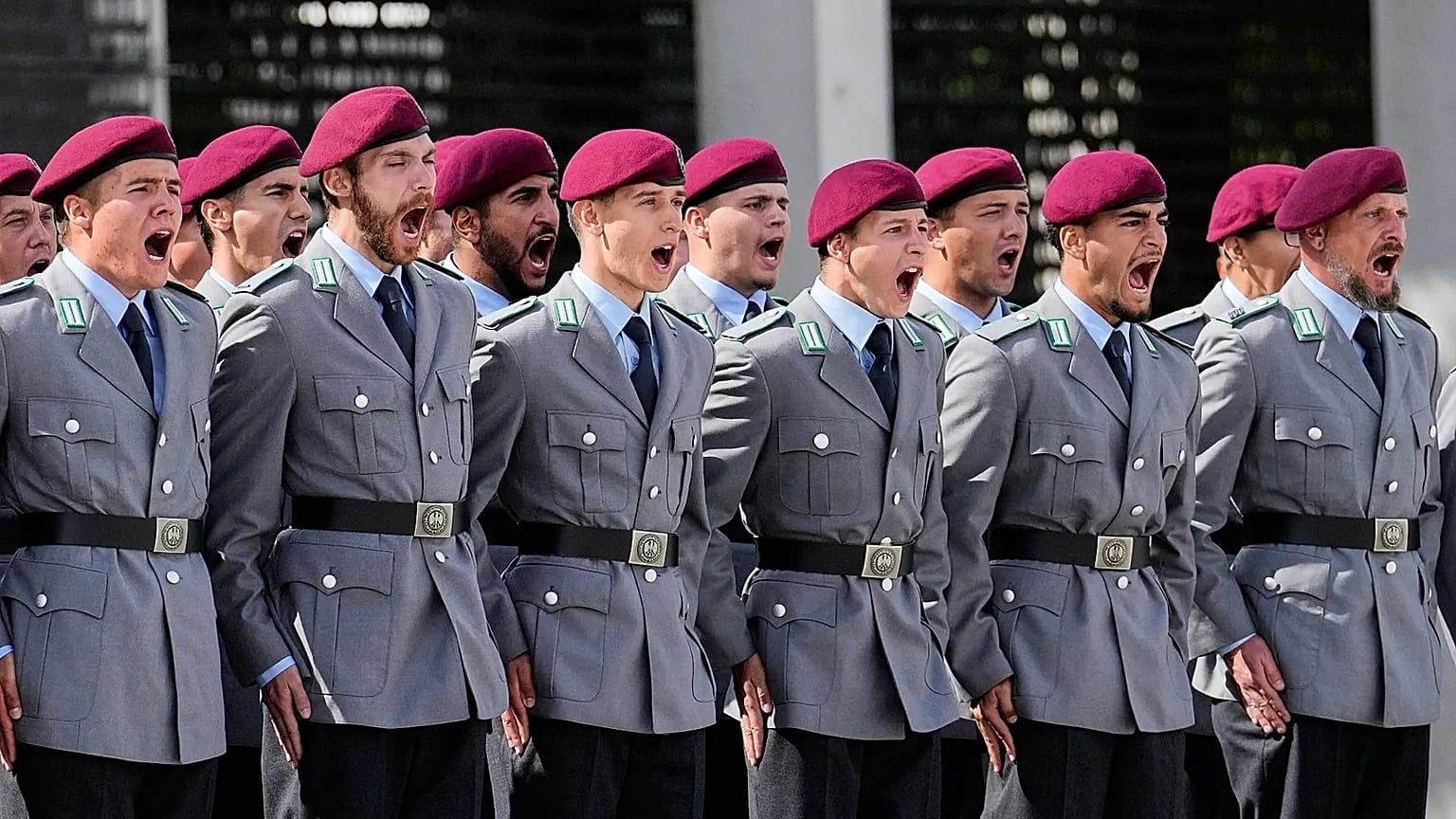 Rekruten während einer Vereidigungszeremonie der Bundeswehr im Verteidigungsministerium in Berlin am 20. Juli 2026