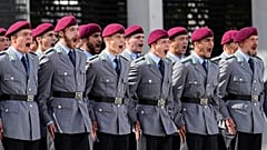 Rekruten während einer Vereidigungszeremonie der Bundeswehr im Verteidigungsministerium in Berlin am 20. Juli 2026