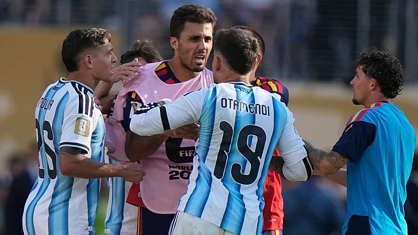 La FIFA abre una investigación a Argentina por los incidentes tras la final  del Mundial ante España | Euronews
