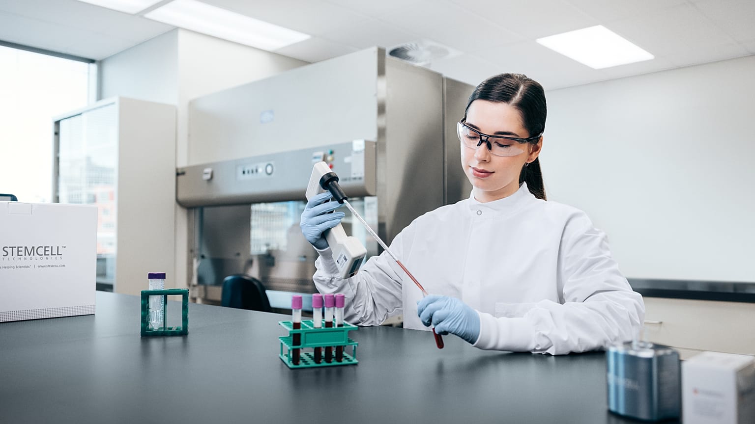 يسرّ شركة STEMCELL Technologies أن تعلن عن حصول منتجها الجديد EasySep™ Human Bone Marrow CD138 Positive Selection Kit على تصنيف إدارة الغذاء والدواء الأمريكية (FDA) كأول جهاز 