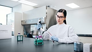 يسرّ شركة STEMCELL Technologies أن تعلن عن حصول منتجها الجديد EasySep™ Human Bone Marrow CD138 Positive Selection Kit على تصنيف إدارة الغذاء والدواء الأمريكية (FDA) كأول جهاز 