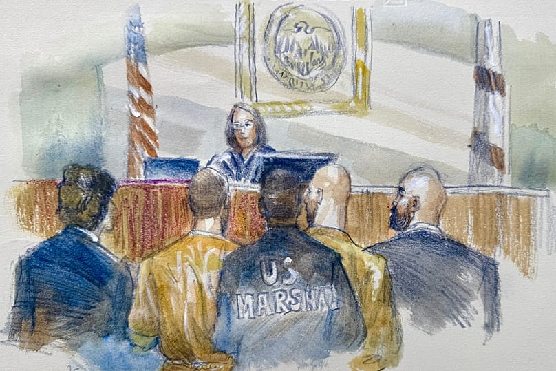 Andrew y Tristan Tate comparecieron junto a sus abogados ante la jueza Lauren Louis en el tribunal federal de Miami. 20 de julio de 2026. (Lothar Speer vía AP)