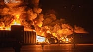 Στη φωτογραφία από την ουκρανική υπηρεσία εκτάκτων αναγκών, πυροσβέστες σβήνουν πυρκαγιά μετά από ρωσική αεροπορική επίθεση στο Σούμι, Τρίτη 21 Ιουλίου 2026