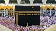 La Omra, contrairement au hajj, est une pratique volontaire pouvant être accomplie plusieurs fois dans l'année