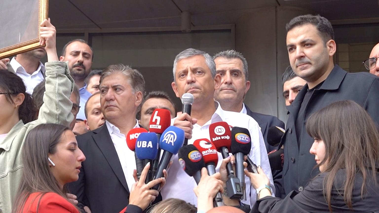 ARŞİV: Özgür Özel CHP Genel Merkezi'nden ayrılmadan önce konuşuyor / 24 Mayıs 2026