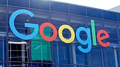 Archivo - Letrero en un edificio de Google en su campus de Mountain View, California.