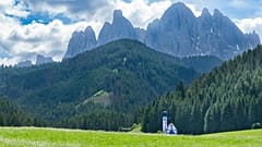 Los senderistas que se atrevan con esta ruta podrán disfrutar de vistas espectaculares, con lo mejor de la Vía Alpina y de los Dolomitas.