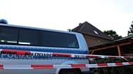 Ein Polizeiwagen steht am Dienstag, 30. Juni 2026, in Stade nahe einem Gebäude, in dem sich eine Jugendeinrichtung befindet – einen Tag nach einem Schusswaffenvorfall.