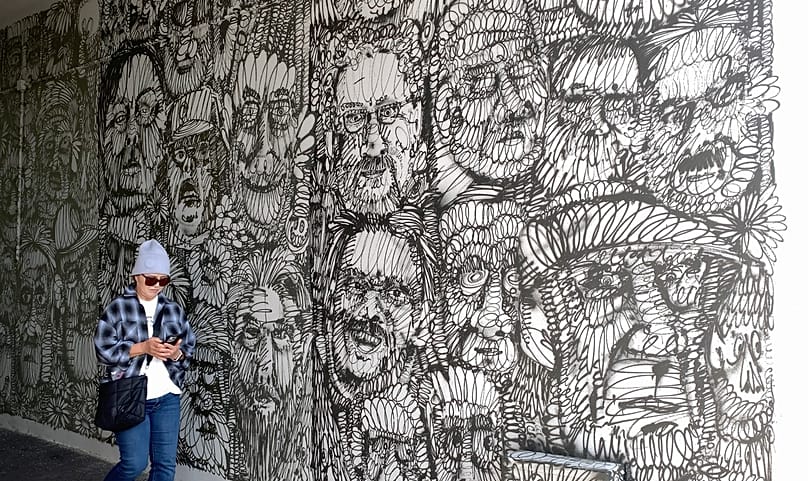 Ein Wandgemälde in Reykjavík. Island hat etwa 400.000 Einwohner