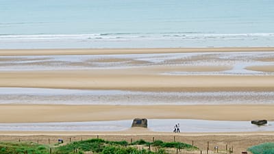 La plage d'Omaha beach près de Colleville-sur-Mer en Normandie