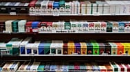 ARCHIVO: Paquetes de cigarrillos expuestos en una tienda de Nueva York, el 18 de marzo de 2013.