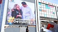 Una pancarta que muestra al expresidente Nicolás Maduro y a su esposa, Cilia Flores, con el mensaje "los queremos de vuelta", en La Guaira, Venezuela, el 25 de junio de 2026.