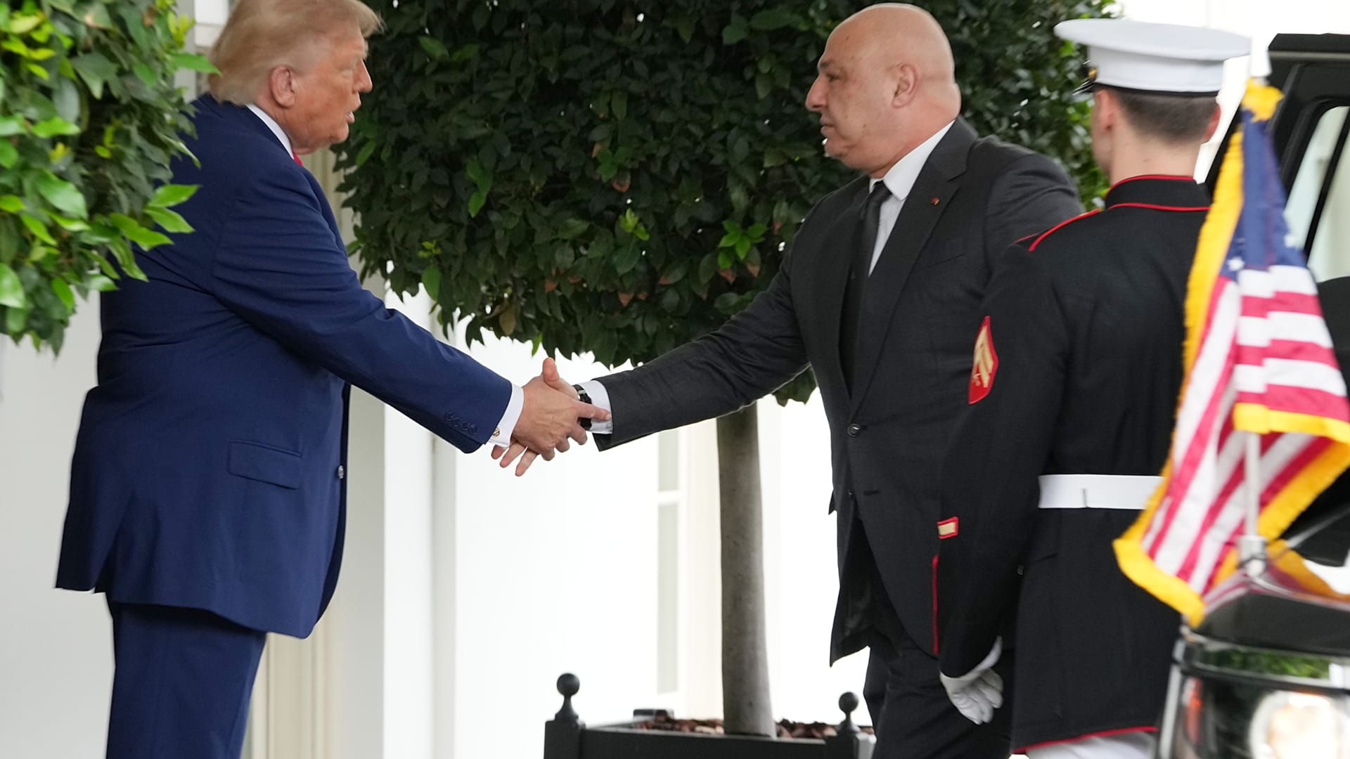 Donald Trump elnök a Fehér Házba érkező libanoni elnököt, Joseph Aount üdvözli 2026. július 21-én, kedden, Washingtonban. (AP-fotó: Mark Schiefelbein)