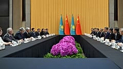 Meeting of Chinese and Kazakhstan's delegations in Shanghai. 