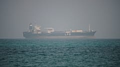 ناقلة غاز البترول المسال (LPG) تبحر في المياه الواقعة شمال مضيق باب المندب في موخا، اليمن، الاثنين 6 أبريل 2026. (AP Photo/عبد الناصر الصديق)