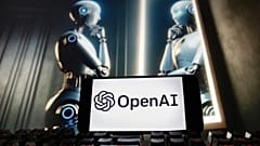 ARCHIVO - El logotipo de OpenAI se muestra en un teléfono celular con una imagen en un monitor de computadora, 8 de diciembre de 2023, en Boston.