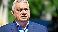 Orbán Viktor a Fidesz Lendvay utcai székháza előtt 