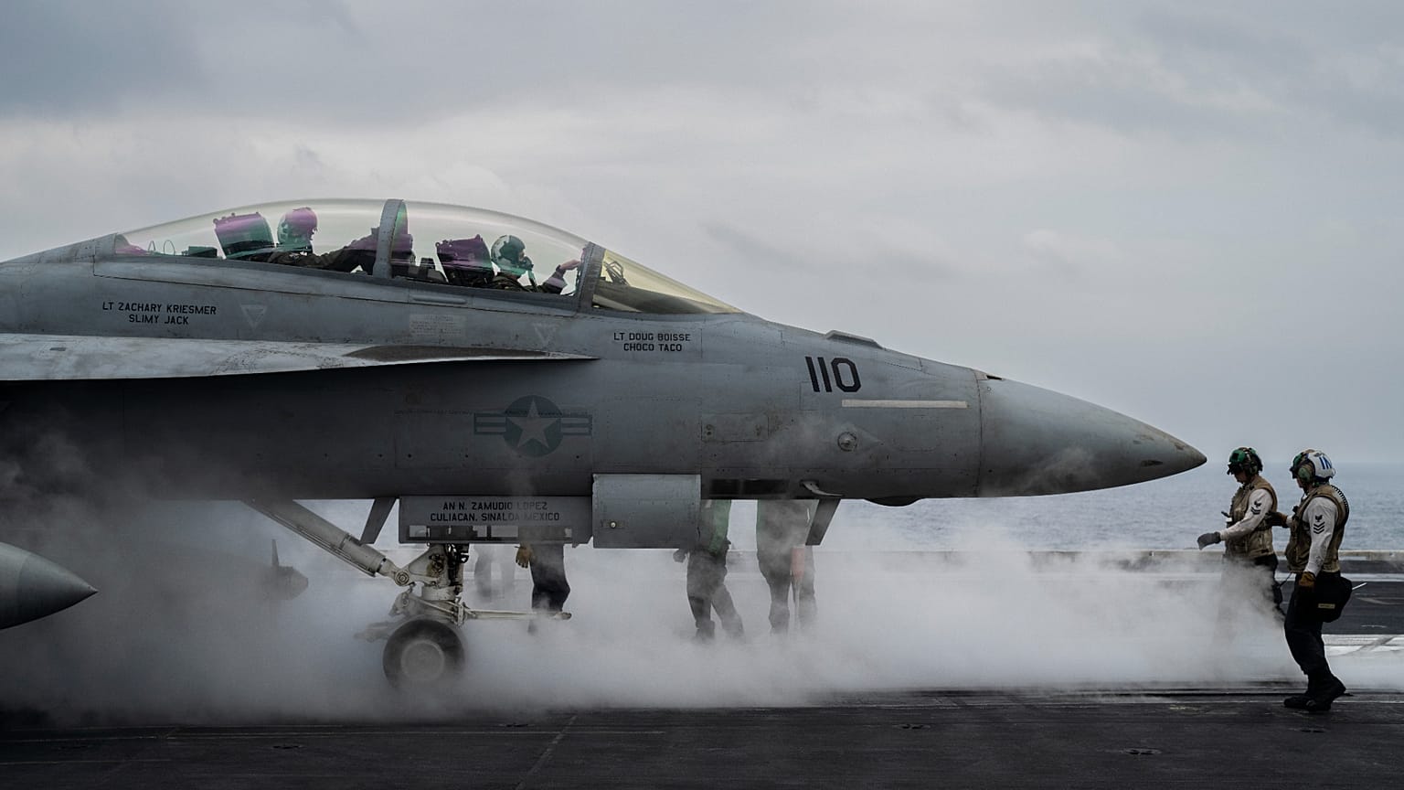 ΑΡΧΕΙΟ: Μαχητικό F/A-18F Super Hornet απογειώνεται από το αεροπλανοφόρο «USS Dwight D. Eisenhower» στη νότια Ερυθρά Θάλασσα, 13 Φεβρουαρίου 2024