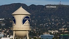 ARCHIVO - Torre de agua de Paramount Pictures en Los Ángeles, el 18 de diciembre de 2025, con el cartel de Hollywood al fondo. (AP Foto/Jae C. Hong, Archivo)