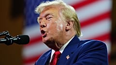 El presidente Donald Trump pronuncia un discurso en la escuela secundaria Wheeler, el 22 de julio de 2026, en Marietta, Georgia. (Foto AP/Julia Demaree Nikhinson)
