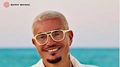 الفنان المصري عمرو دياب في بوستر ألبومه الجديد "حبيتك"