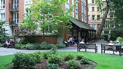 Postman's Park im Herzen Londons