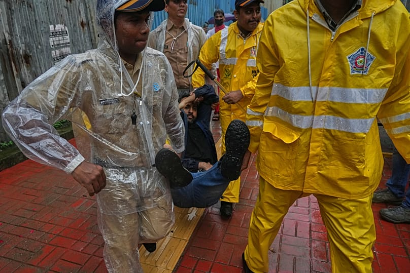 Police officers detain a protester during a demonstration demanding educational reforms as part of the Cockroach Janta Party's protest movement in Mumbai, India, 22/07/2026.