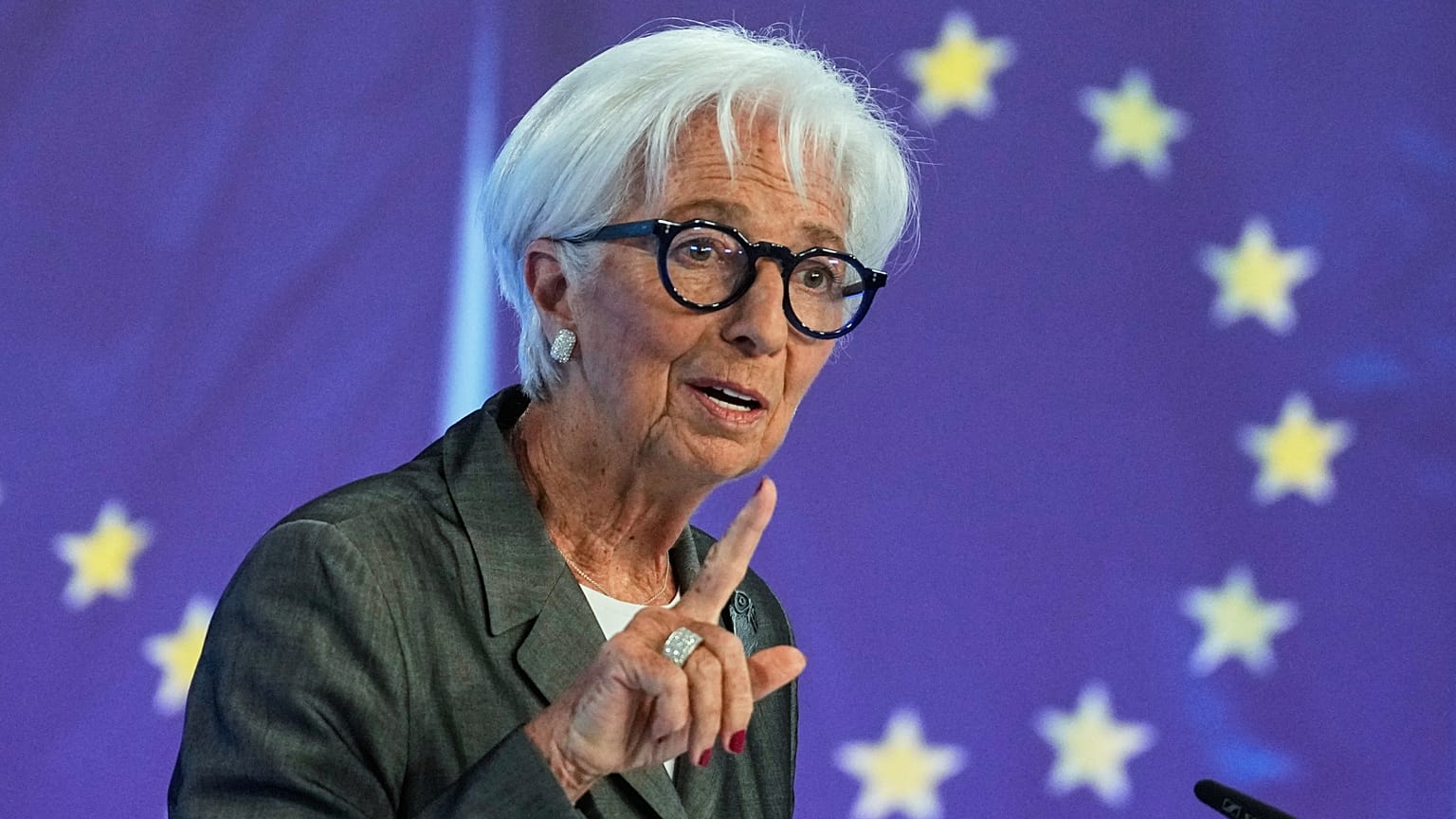 Η πρόεδρος της Ευρωπαϊκής Κεντρικής Τράπεζας Κριστίν Λαγκάρντ ενημερώνει τα ΜΜΕ στη Φρανκφούρτη, Γερμανία, την Πέμπτη 23 Ιουλίου 2026, μετά συνεδρίαση του διοικητικού συμβουλίου της ΕΚΤ.