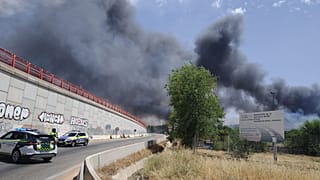 AVE Madrid Barcelona cortado por un incendio próximo a la vía, el  jueves 23 de julio de 2026.