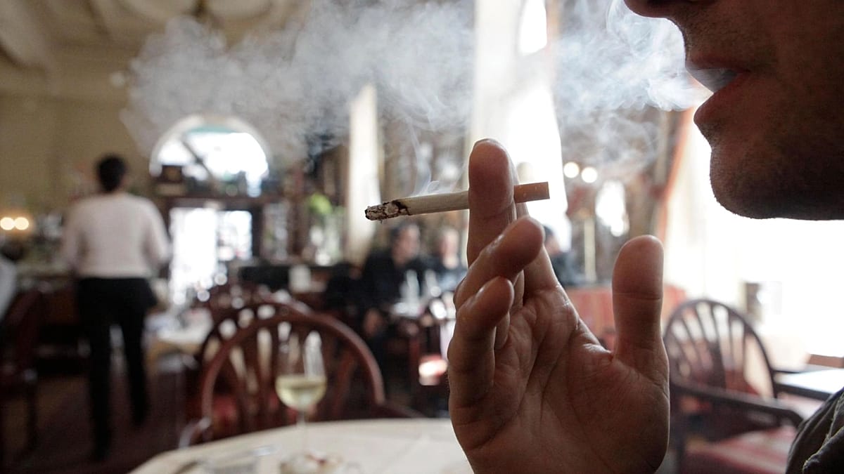 Węgry: liczba chorych na raka płuc o połowę niższa po zakazie palenia w lokalach