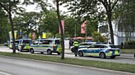 La Policía se encuentra en el lugar de un ataque con cuchillo en un banco, el jueves 23 de julio de 2026, en Ratisbona, Alemania. (Armin Weigel/dpa vía AP)