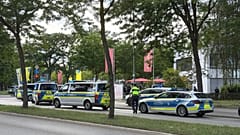 La police est intervenue sur les lieux d'une agression à l'arme blanche dans une banque, ce jeudi 23 juillet 2026, à Ratisbonne, en Allemagne.