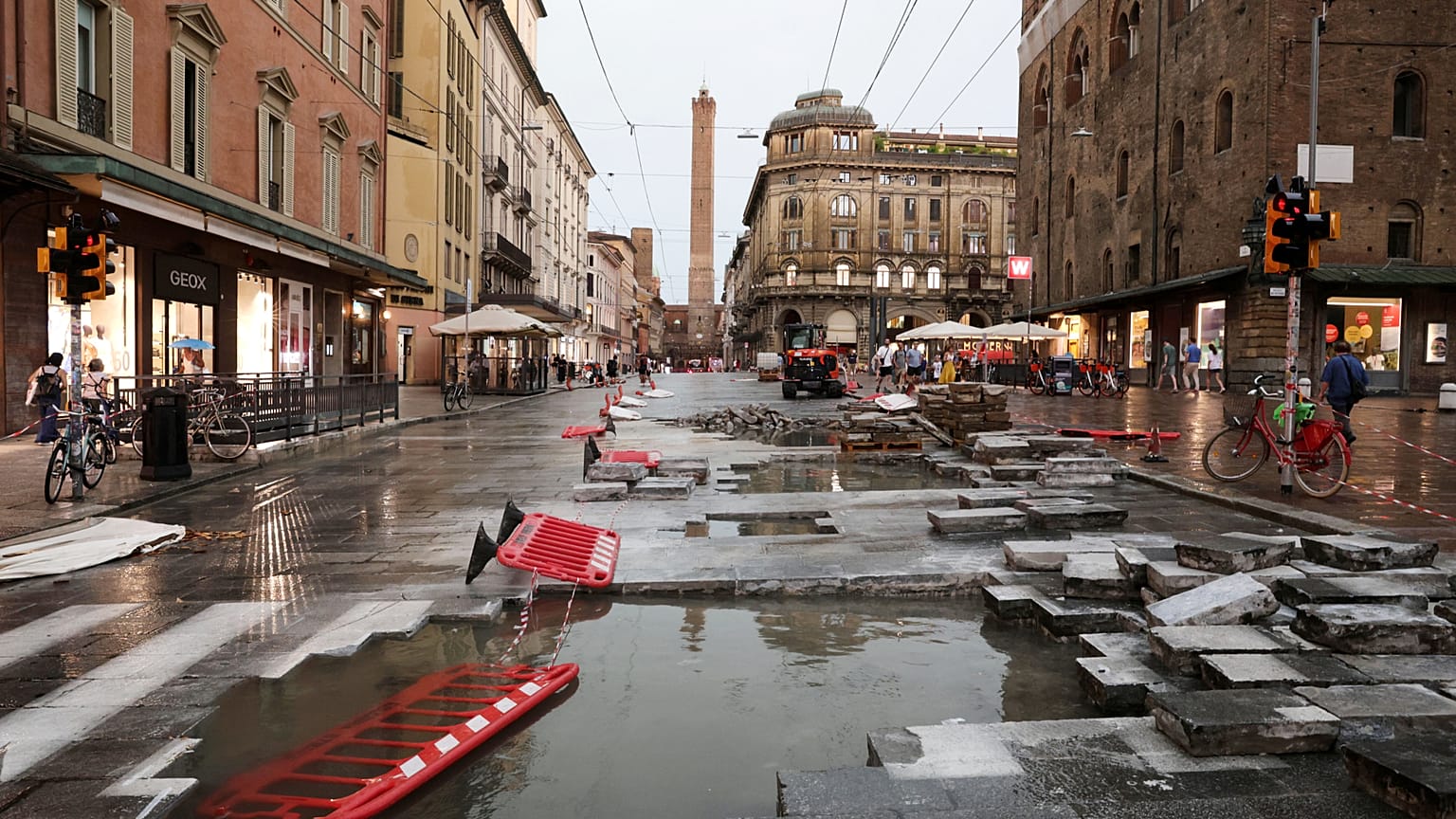 La morte a Bologna di Abdelrrahim Fakir durante un fermo di polizia divide l'Italia