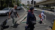 أشخاص يعبرون أحد شوارع طهران، إيران، الثلاثاء 21 يوليو 2026. (AP Photo/فاهد سليمي)
