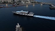 Άφιξη πλοίου από την Σέριφο στο λιμάνι του Πειραιά (φωτογραφεία αρχείου)