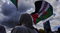 مئات الأشخاص يشاركون في مظاهرة مؤيدة لفلسطين في فرانكفورت بألمانيا، السبت 30 أغسطس 2025