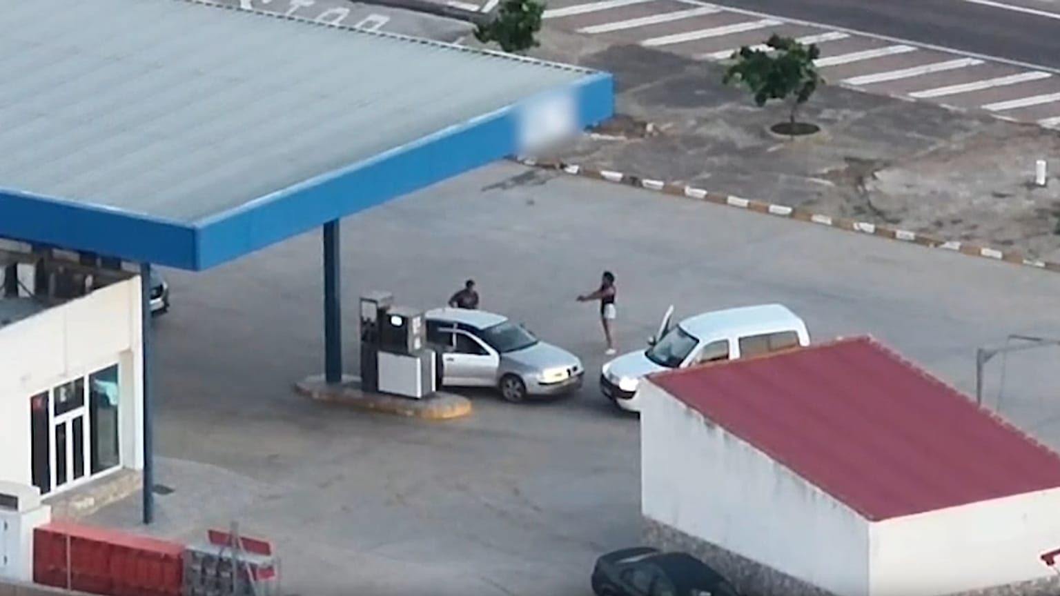 Captura de pantalla del momento de la detención en una gasolinera